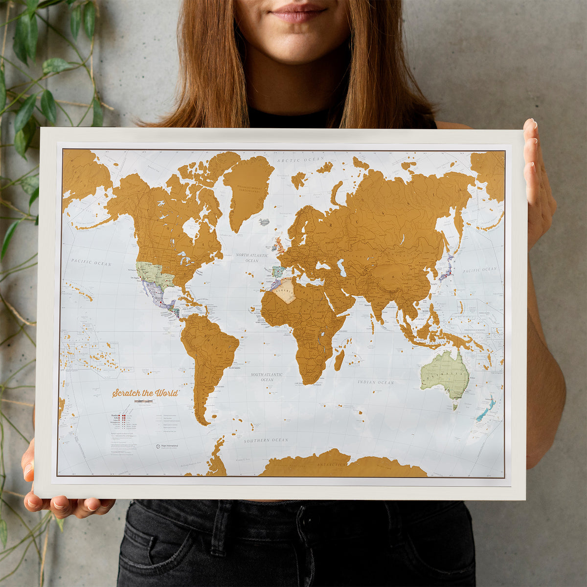 WM01174_S_BWWHI - Scratch The World® Travel Map