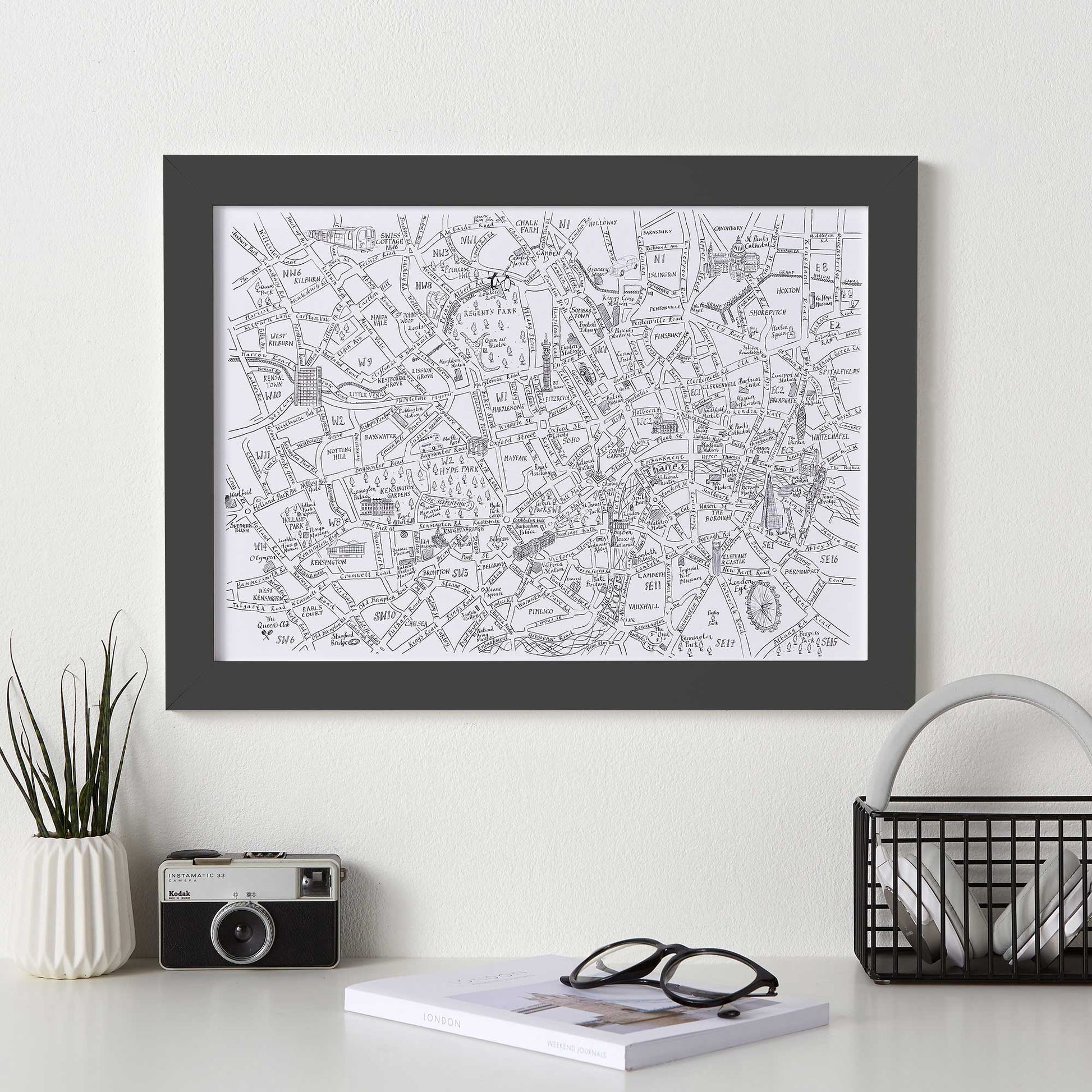 /i/l/illustrated-london-map-silk_art_paper_mh01689_3_wdbla.jpg