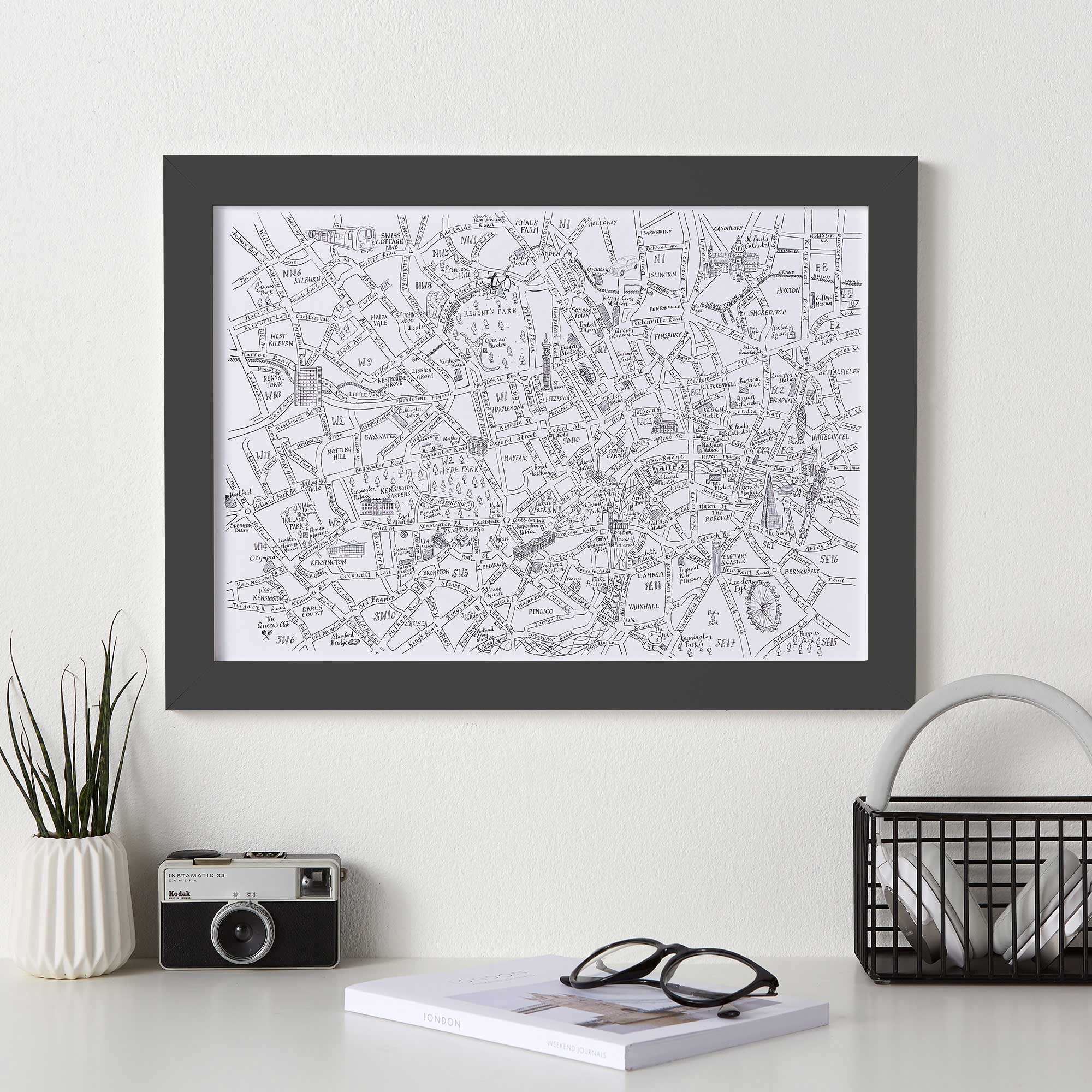 /i/l/illustrated-london-map-silk_art_paper_mh01689_3_wdbla.jpg