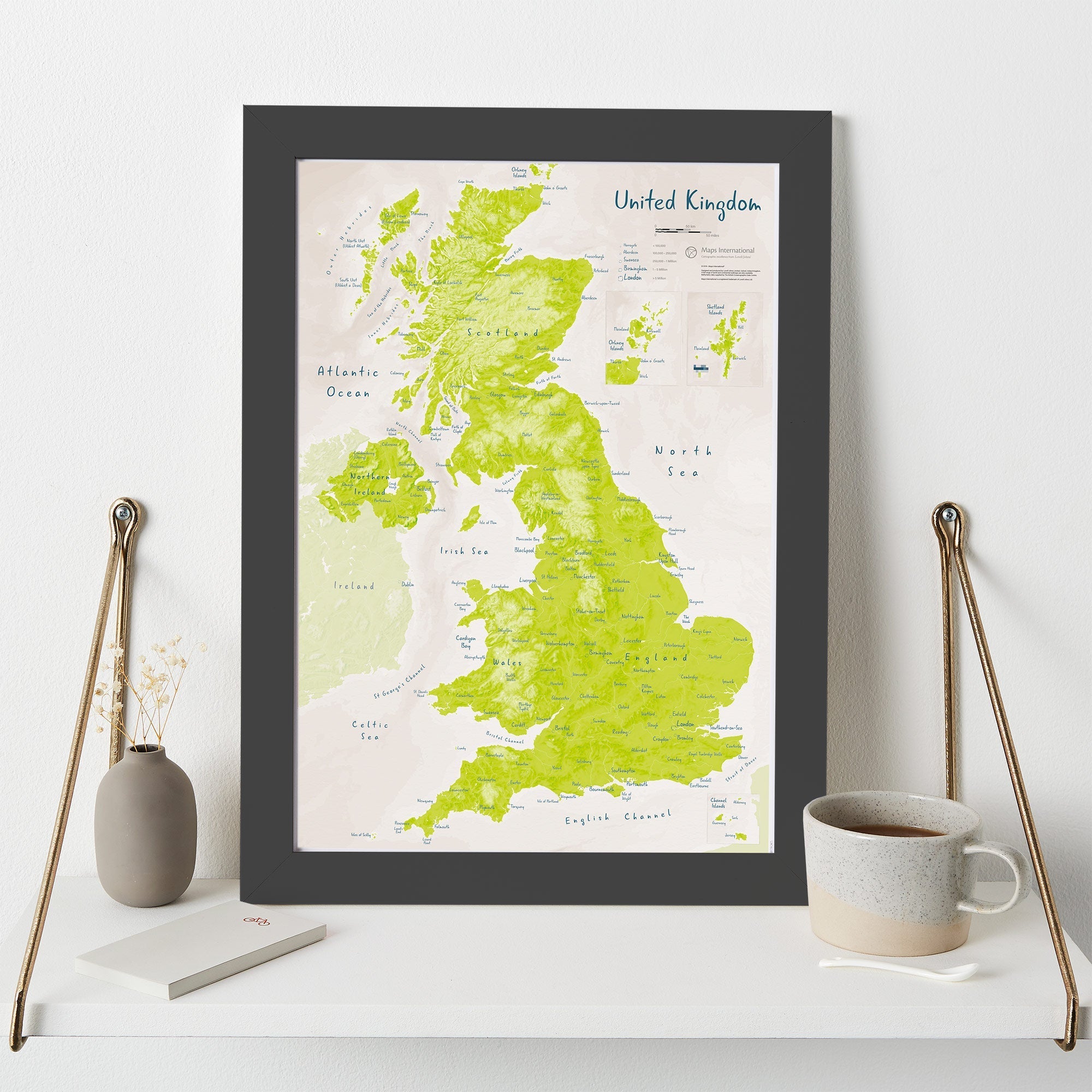 UK01677_3_WDBLA - UK as Art Map - Parakeet